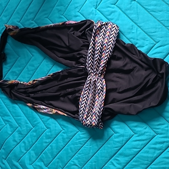 La Vie en Rose Bathingsuit and sunglasses - Picture 6 of 6